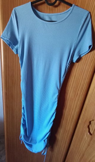 Vestido azul fruncido