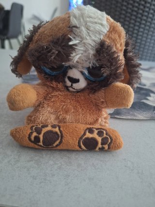 Peluche sujetamóvil Peek-a-Boos Ty perro