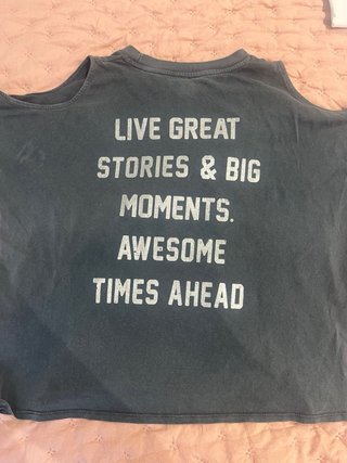 Camiseta Zara gris hombros descubiertos estrellas