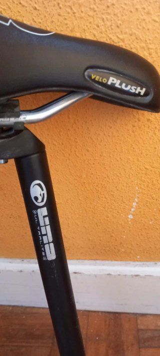 Sillín Velo Plush Negro/Naranja