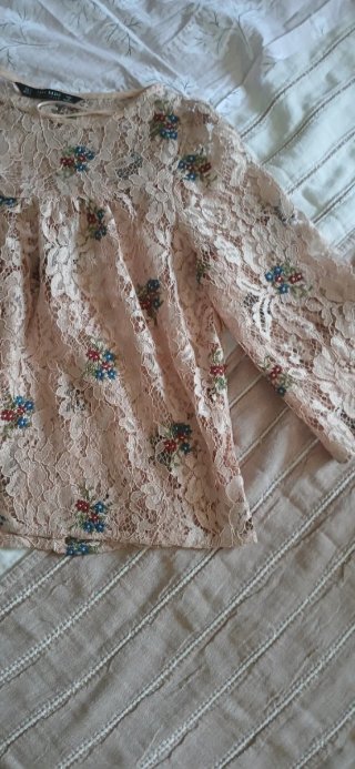 Blusa encaje Zara