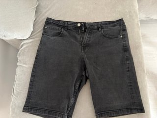 Pantalón corto vaquero negro