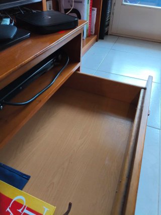 Mueble estantería madera cerezo y cristal