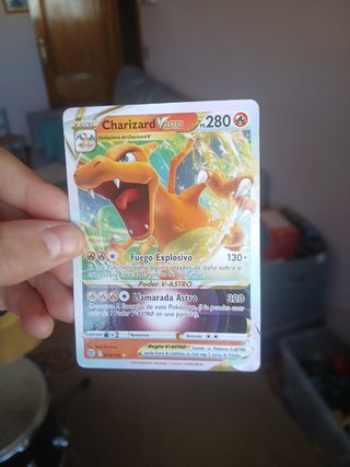 Carta Pokémon Charizard V ASTRO Dorado PS 880