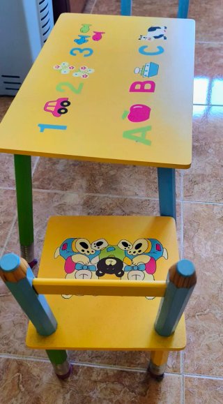 Mesa y Sillas Infantiles para Juego
