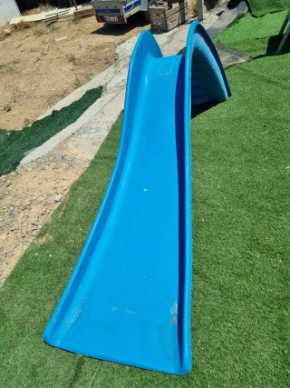 Tobogán azul para piscina