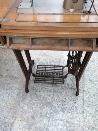 Máquina de coser antigua Singer