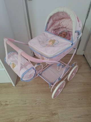 Carro de muñeca rosa con bebé
