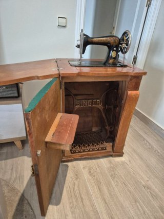 Máquina de coser Singer antigua
