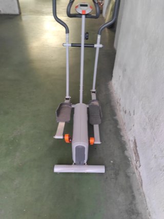Elíptica Gimnasio Gris y Naranja