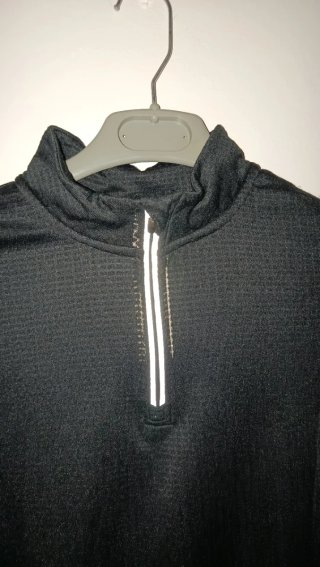 Chaqueta deportiva negra