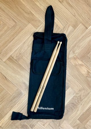 Baquetero Millenium + Baquetas MILLENIUM 5A