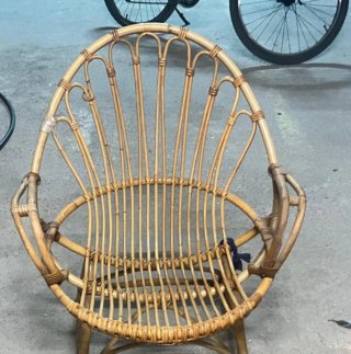 Mesa y 3 sillones de ratán para jardín