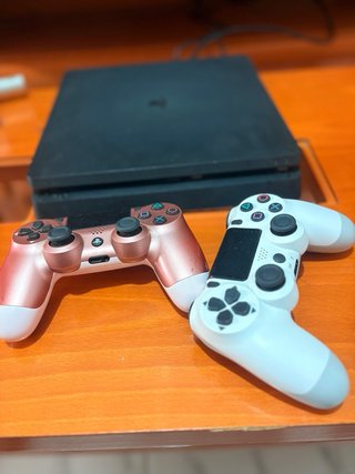 Consola PS4 + 2 Mandos + juegos