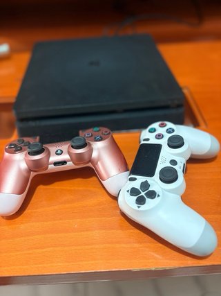 Consola PS4 + 2 Mandos + juegos