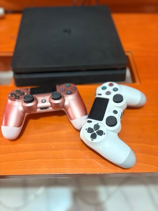 Consola PS4 + 2 Mandos + juegos