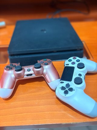 Consola PS4 + 2 Mandos + juegos
