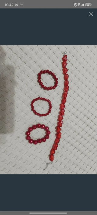 Bolso de lentejuelas rojo y plateado