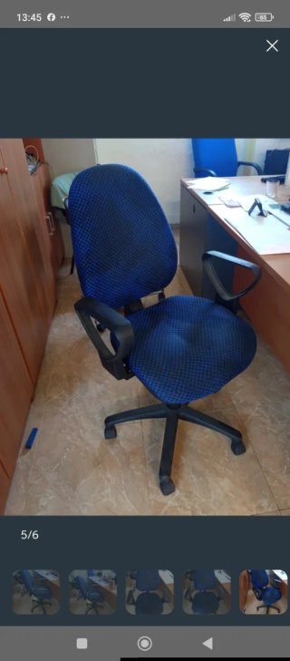 Silla de oficina azul y negra