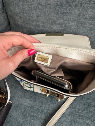 Bolso pequeno Guess