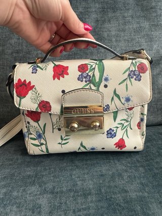 Bolso pequeno Guess