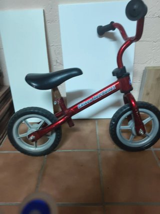 Bici de equilibrio roja Chicco