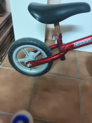 Bici de equilibrio roja Chicco