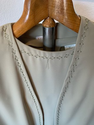 Conjunto Chaqueta, Falda y Blusa verde agrisado