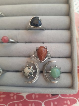 Anillos minerales regulables con piedra natural