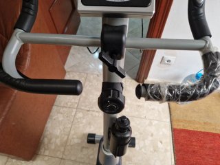 Bicicleta estática BH Fitness