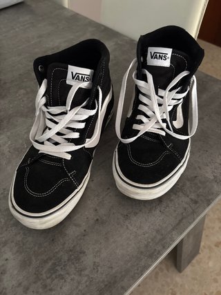 Botas Vans Negras y Blancas
