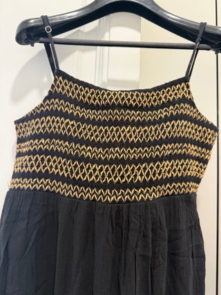 Vestido negro largo con bordado
