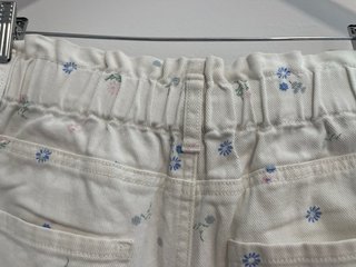 Pantalón corto blanco estampado floral