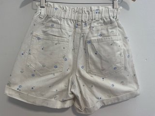 Pantalón corto blanco estampado floral