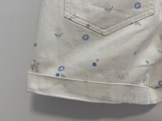 Pantalón corto blanco estampado floral