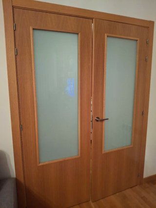 Puertas de madera maciza con cristal