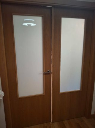Puertas de madera maciza con cristal