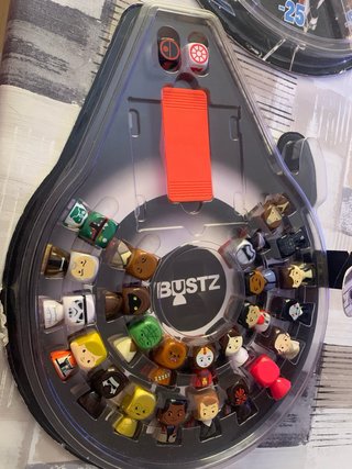 Juego Star Wars Bustz con todas las figuras y dado