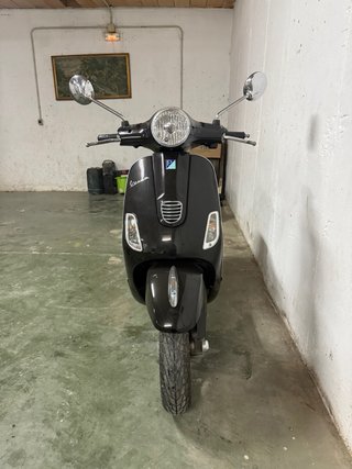 Vespa Lx50 Scooter Automática Negra y Beige