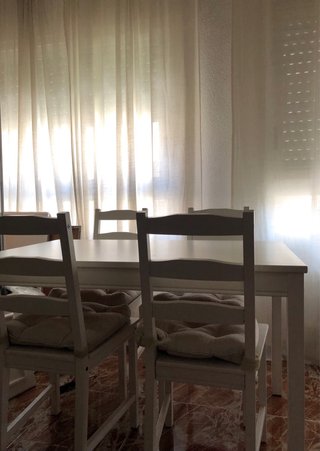 Mesa y sillas Ikea, madera blanco.