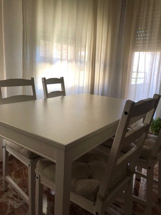 Mesa y sillas Ikea, madera blanco.