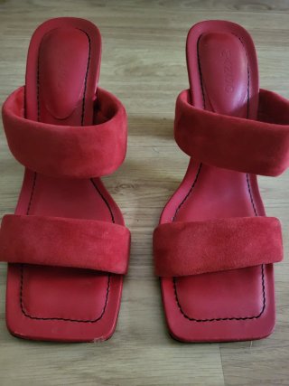 Sandalias tacón rojo Mango