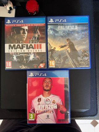 Ps4 Pro con un mando y tres juegos