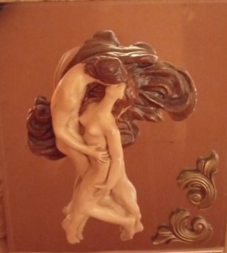 Relieve de pareja sobre espejo