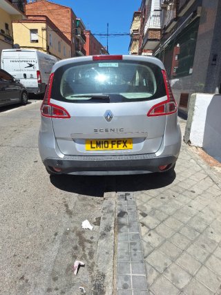 Vendo renault scenic volante a la derecha