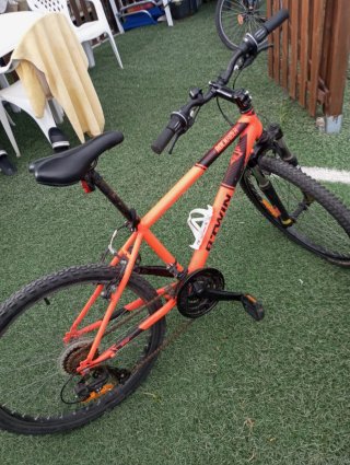 Bicicleta 24 Naranja B'TWIN, en buenas condiciones