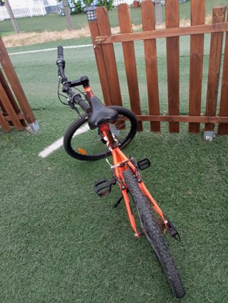 Bicicleta 24 Naranja B'TWIN, en buenas condiciones