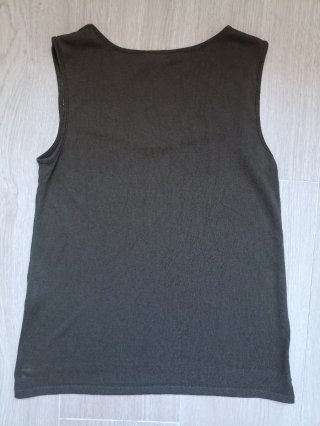 Blusa sin mangas verde con encaje