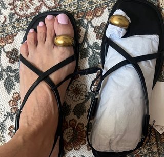Sandalias ZARA cruzadas detalle dorado