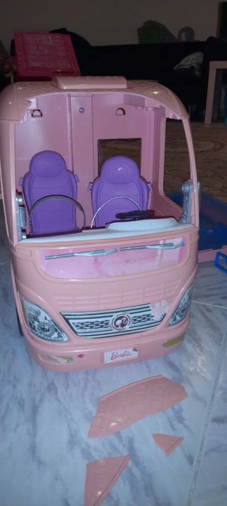 Autocaravana Barbie con Piscina y Tobogán